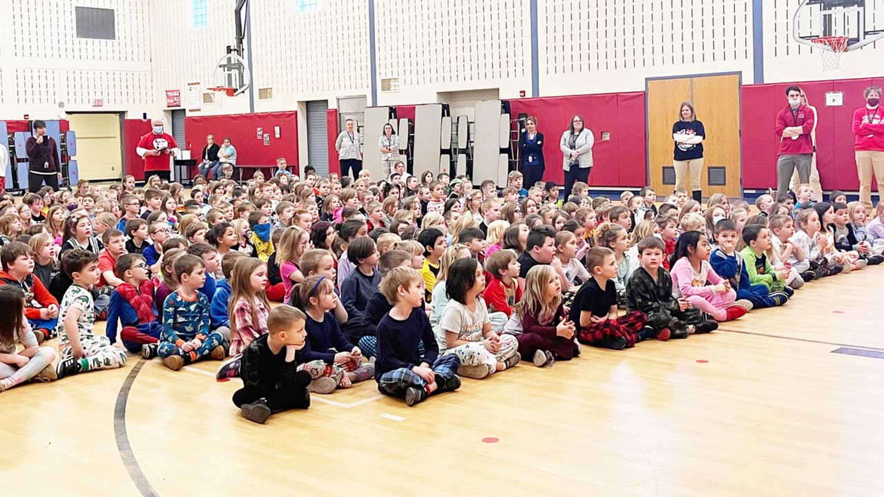W. R. Croman Elementary students celebrate reading over 6,000 books